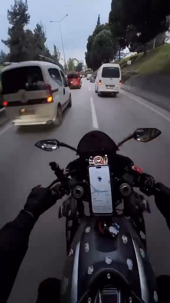 Bursa'da Motosikletlinin Kaçış Manevrası Kazayla Sonuçlandı