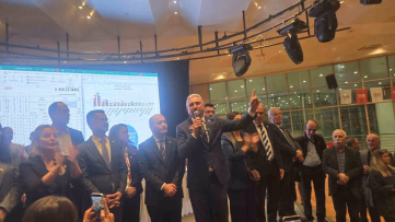 Bursa Yeni Parti'de Nihat Yeşiltaş Güven Tazeledi