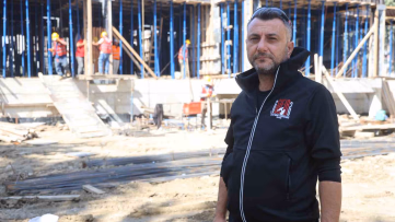 Depremzede Baba 5 Okul İnşa Ediyor