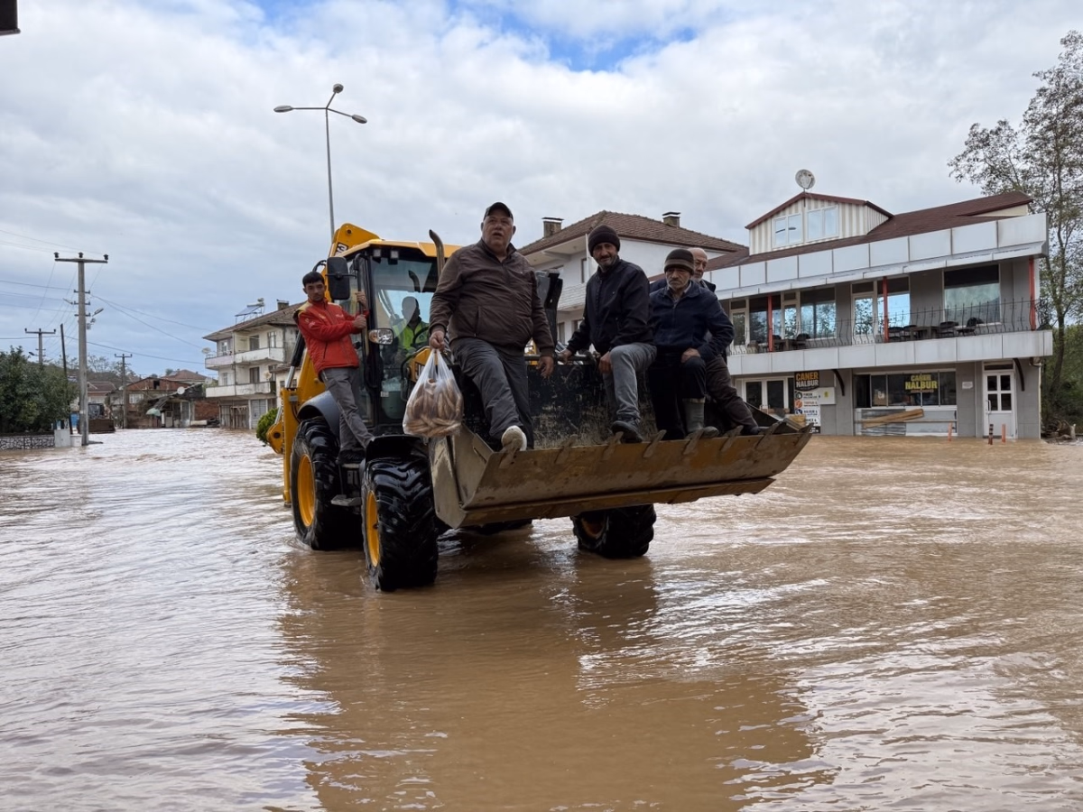 Karasu'da Mahalle 5 Ayda Dördüncü Kez Sular Altında