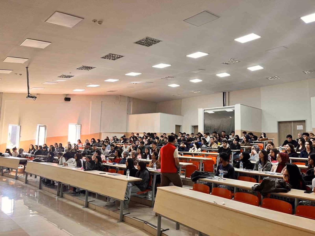 Kars'ta Öğrencilere Güvenli Gelecek Semineri