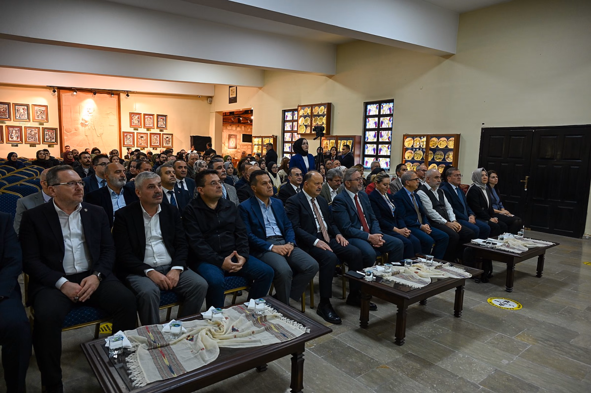 Kastamonu'da Bilim Tarihi Kurultayı Başladı