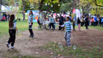 Manisa'da gönüllü festivali çocukları buluşturdu