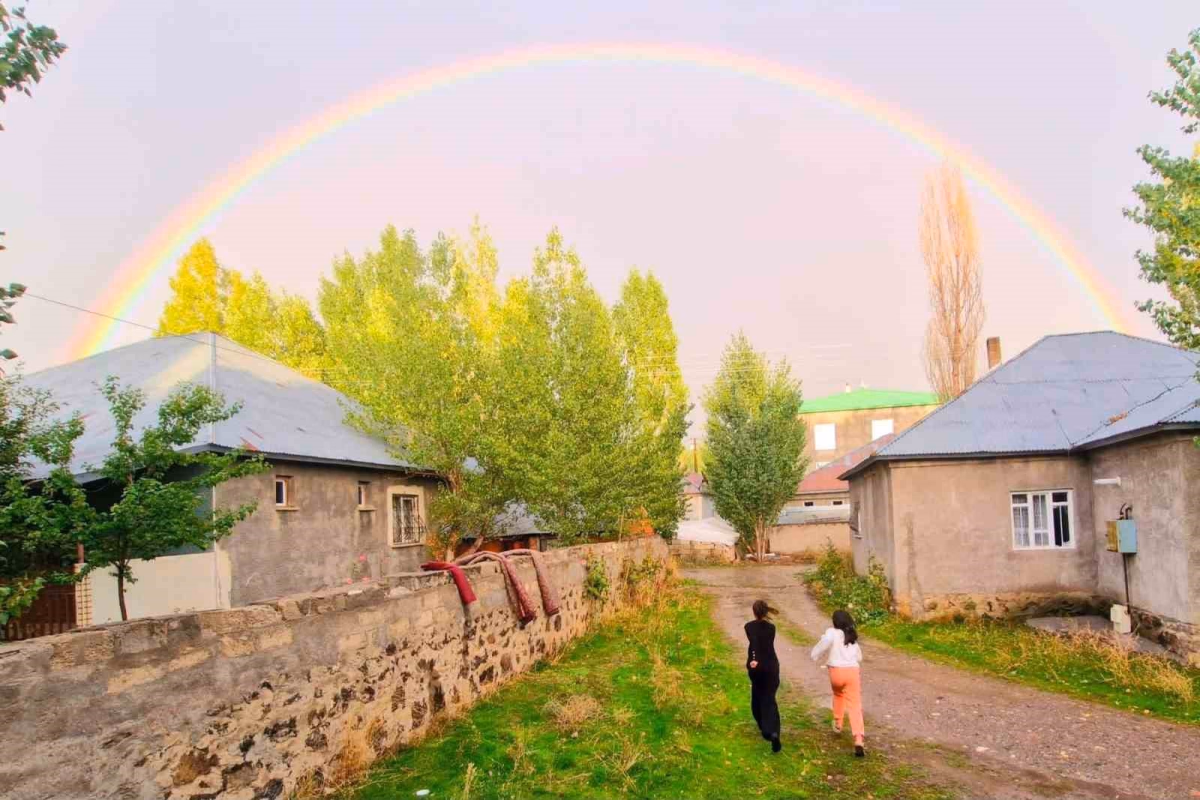Patnos'ta Yağmur Sonrası Gökkuşağı Hayran Bıraktı
