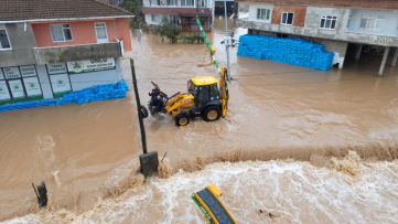 Sakarya Karasu'da sel mahalleleri yuttu