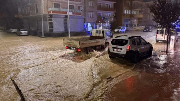 Sakarya Kaynarca'da sel suları merkezi bastı