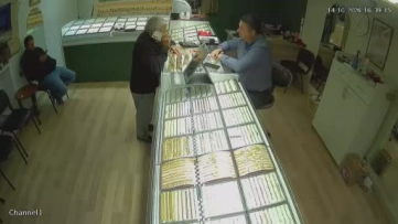 Sarrafın dikkati yaşlı adamı dolandırılmaktan kurtardı