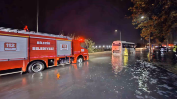 Su Birikintisinde Mahsur Kalan İşçiler Kurtarıldı