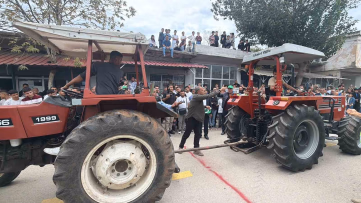 Zeytin Festivalinde Traktör Çekme Yarışması Düzenlendi