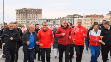 Zeytinburnu'nda Cumhuriyet Koşusu Heyecanı Yaşandı