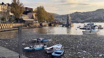 Zonguldak Limanı'nda Çöpler Deniz Yüzeyini Kapladı