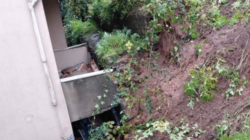 Zonguldak’ta heyelan: Evin bahçesi kaydı