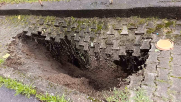Zonguldak'ta şiddetli yağış kaldırımı çökertti