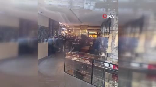 Fransa'daki protestolarda lüks mağazalar yağmalandı