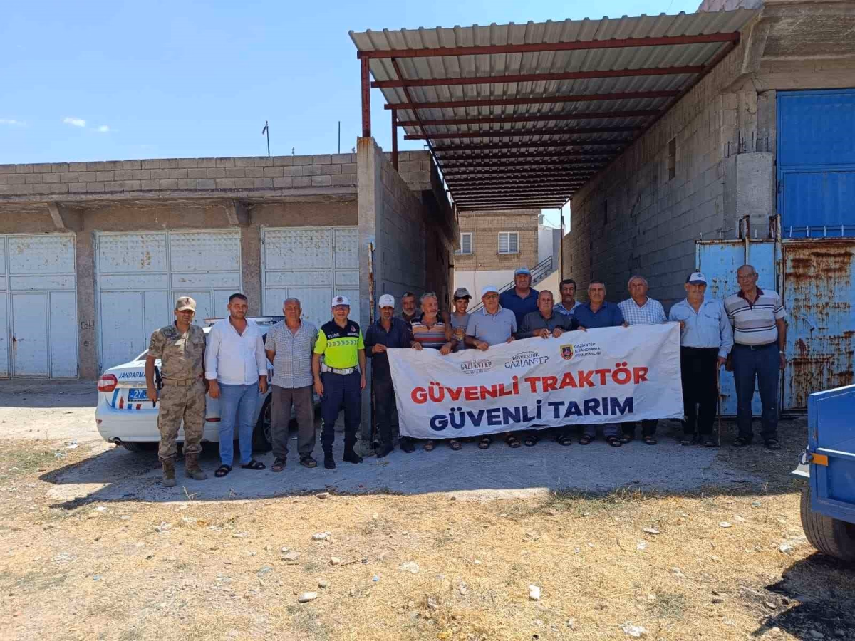 Jandarmadan traktör sürücülerine güvenli trafik eğitimi