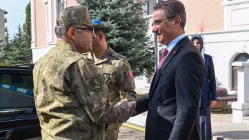 Kara Kuvvetleri Komutanı Erzurum'da Ziyaretlerde Bulundu