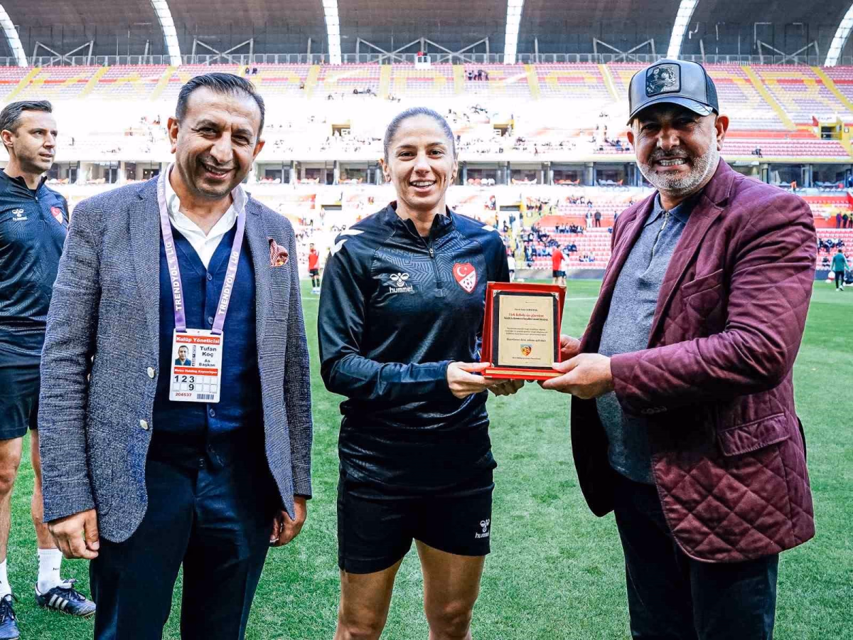 Kayserispor'dan kadın hakem Albayrak'a destek