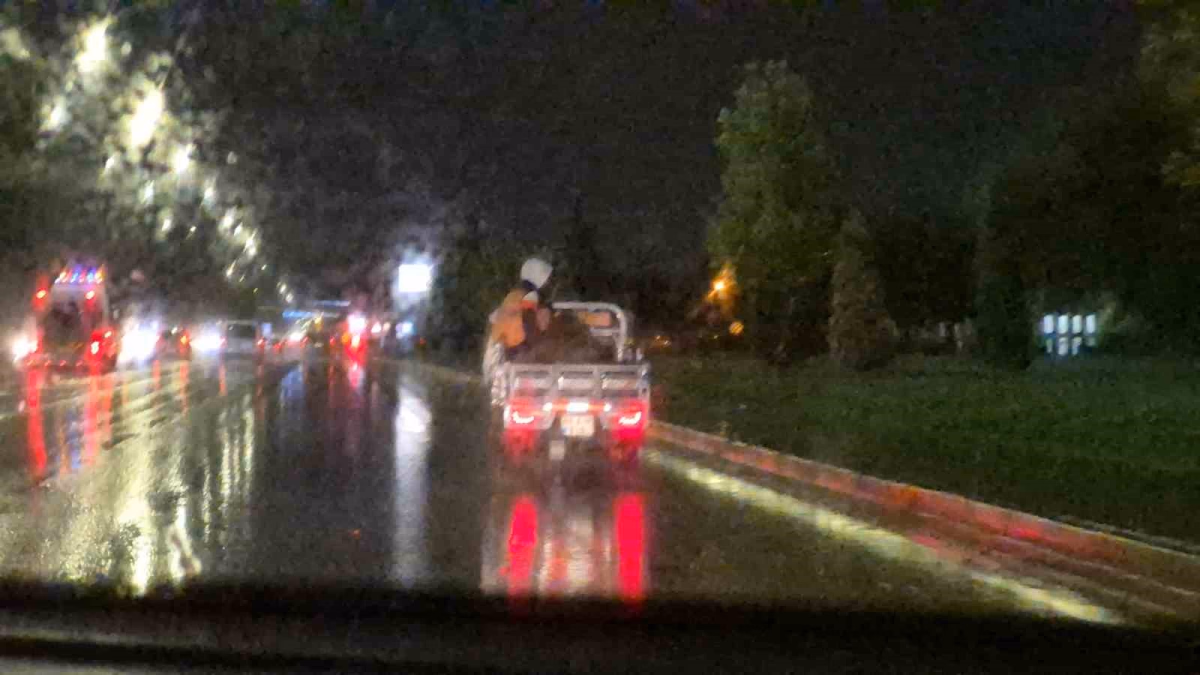 Motosiklet Kasasında Tehlikeli Yolculuk Kamerada
