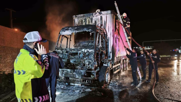 Muğla'da Seyir Halindeki Kamyon Yandı