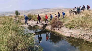 Muş’ta Doğaseverlerden Tarihi Höyüğe Yürüyüş