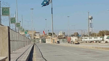 Pakistan İran sınır kapılarında ticareti durdurdu