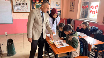 Patnos'ta öğrencilere kırtasiye ve çanta desteği