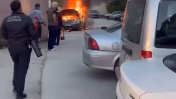 Tokat'ta hastane otoparkında yanan otomobil kül oldu