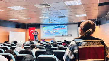 Üniversite öğrencilerine bağımlılık eğitimi verildi