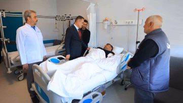 Vali Akbıyık'tan Kaza Geçiren Muhtara Ziyaret