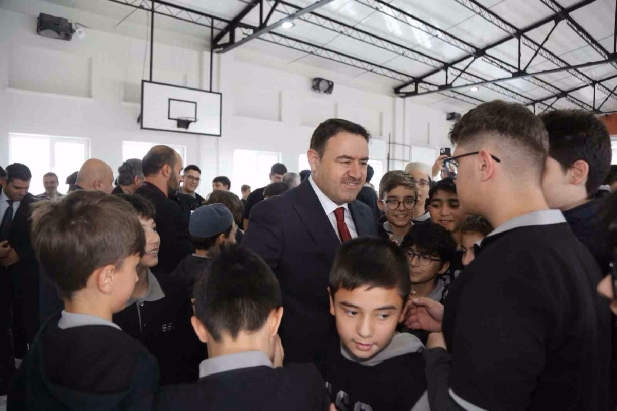 Vali Işın İmam Hatip Öğrencileriyle Buluştu