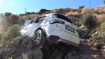 Antalya'da Uçuruma Yuvarlanan Araçtan Yaralı Kurtuldu