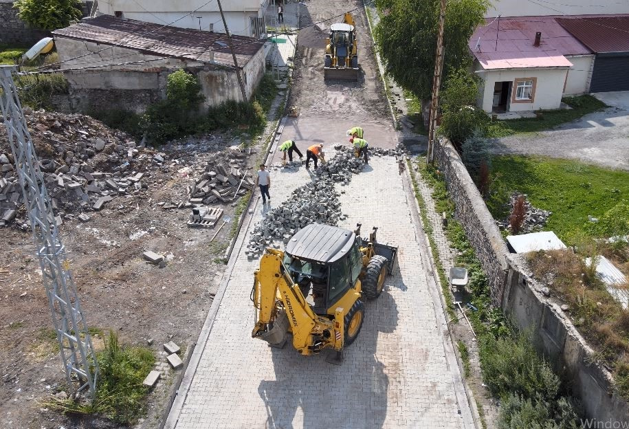 Ardahan'da Mahalle Yolları Yenileniyor