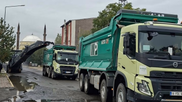 Arpaçay'da Fikret Avcı Caddesi Sıcak Asfalta Kavuştu