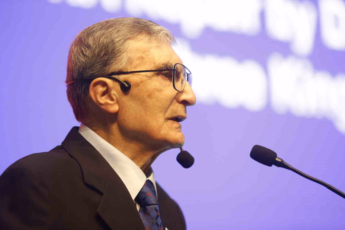 Aziz Sancar Mersin Üniversitesi'nde ders verdi