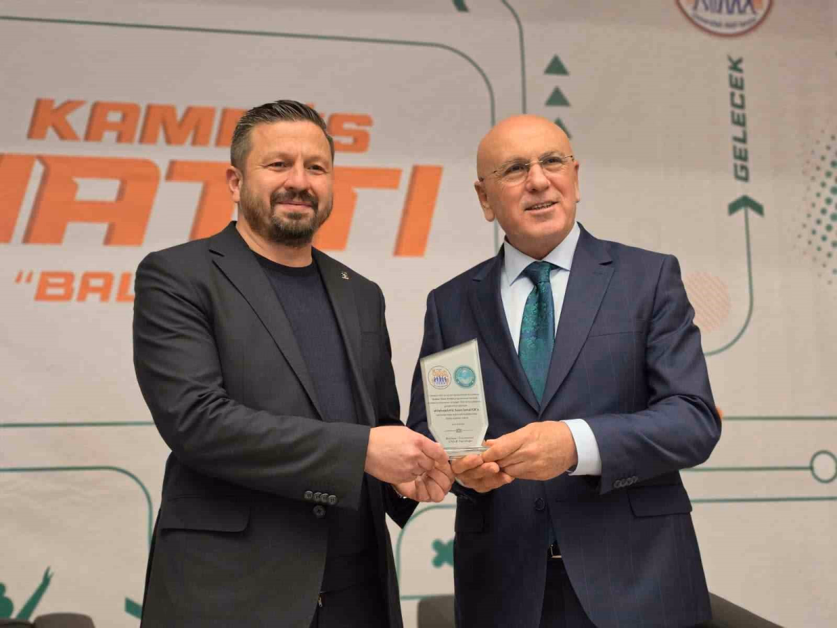 Balıkesir Üniversitesinde Türkiye Yüzyılı Zirvesi