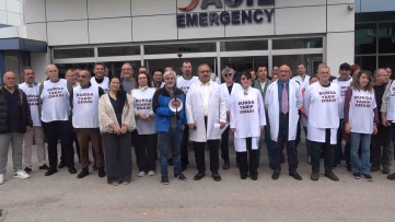 Bursa'da hekimlerden altı aydır maaş alamama eylemi