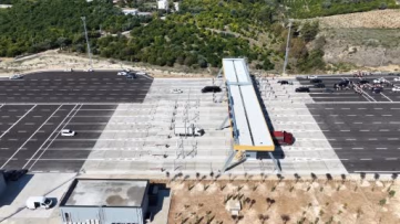 Çeşmeli-Kızkalesi Otoyolu'ndan İlk Günde Geçişler