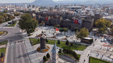 Cumhuriyet Meydanı yenileniyor