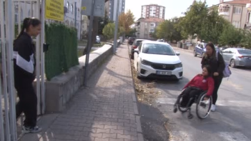 Engelli Ecrin Engelini Arkadaşlarıyla Aşıyor