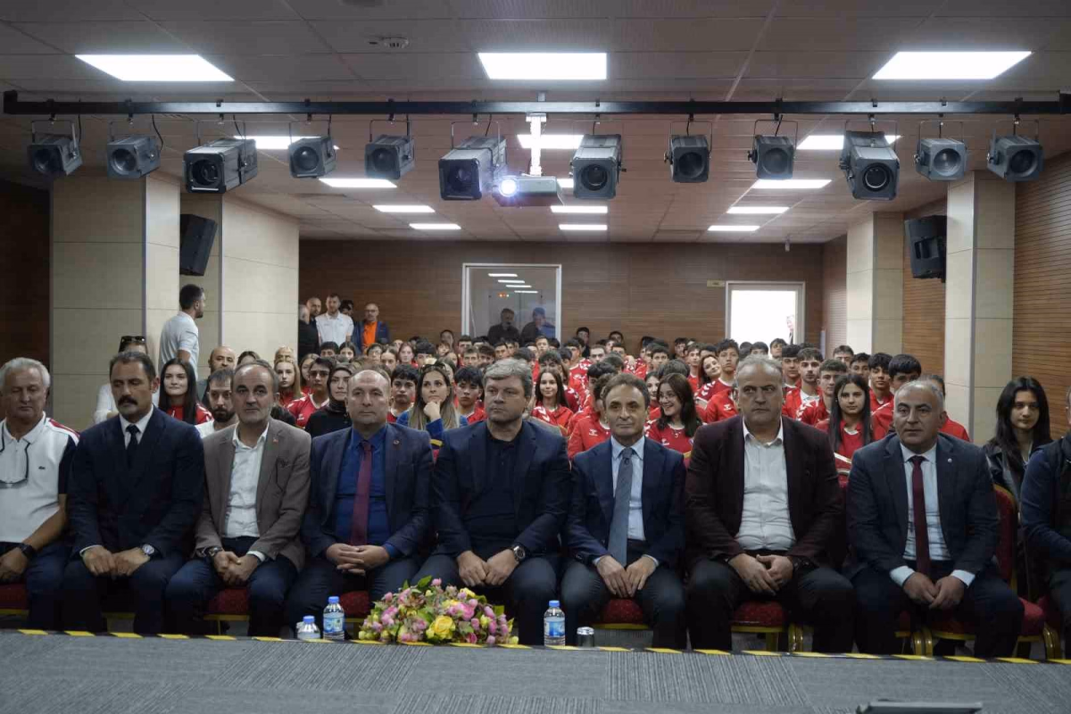 Ertuğrul Sağlam'dan gençlere ahlak tavsiyesi