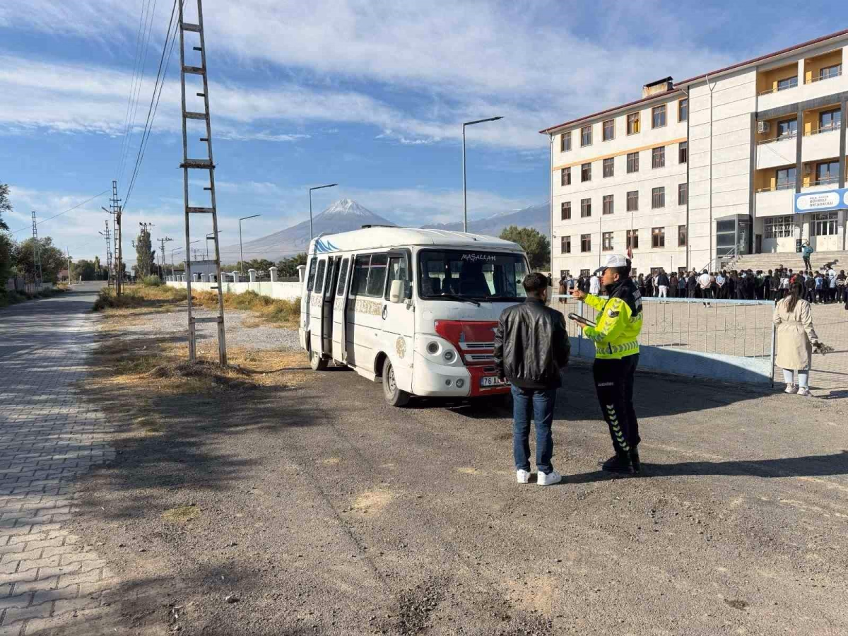 Iğdır'da öğrencilere trafik güvenliği eğitimi verildi