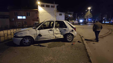 Isparta'da Otomobiller Çarpıştı: 3 Yaralı