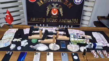 İzmir'de Uyuşturucu ve Silah Operasyonu: 5 Gözaltı