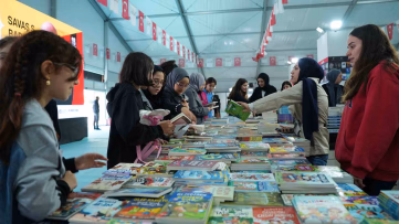 Kahramanmaraş Kitap Fuarı Öğrencilerle Sürüyor