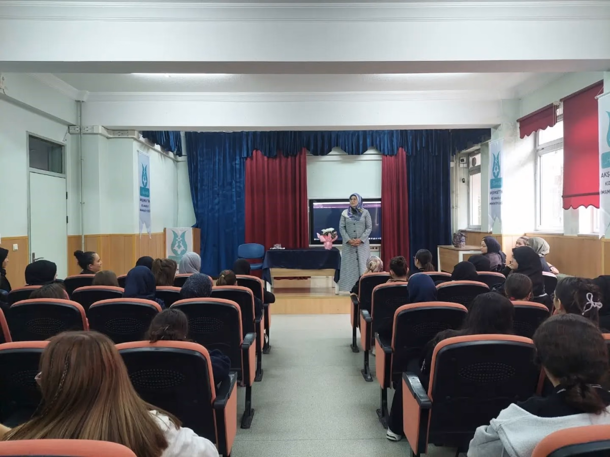 Kız İmam Hatip'te Peygamberimiz ve Aile Semineri