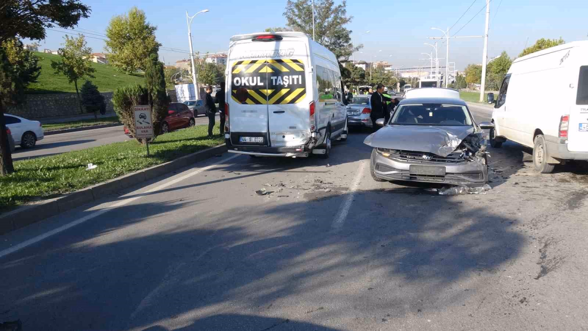 Malatya'da 6 aracın karıştığı kazada 3 yaralı