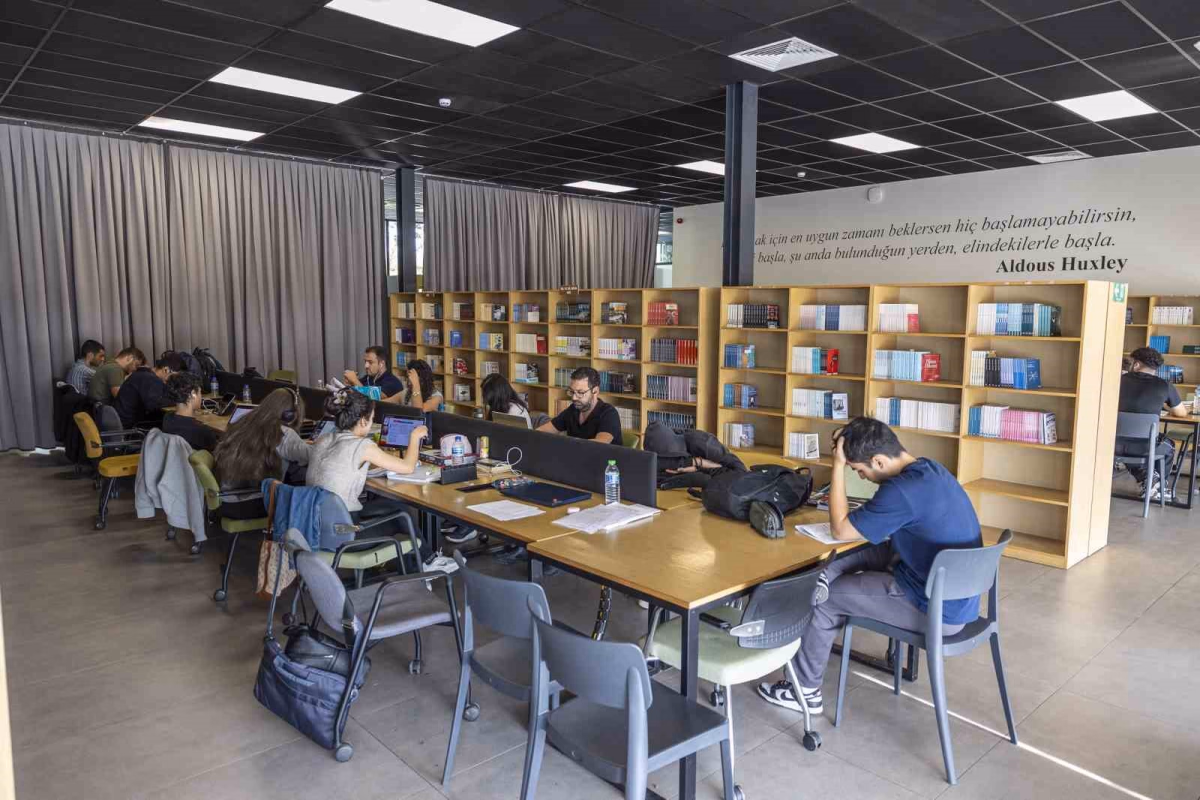 Mersin'de 17 okuma salonu öğrencilere hizmet veriyor
