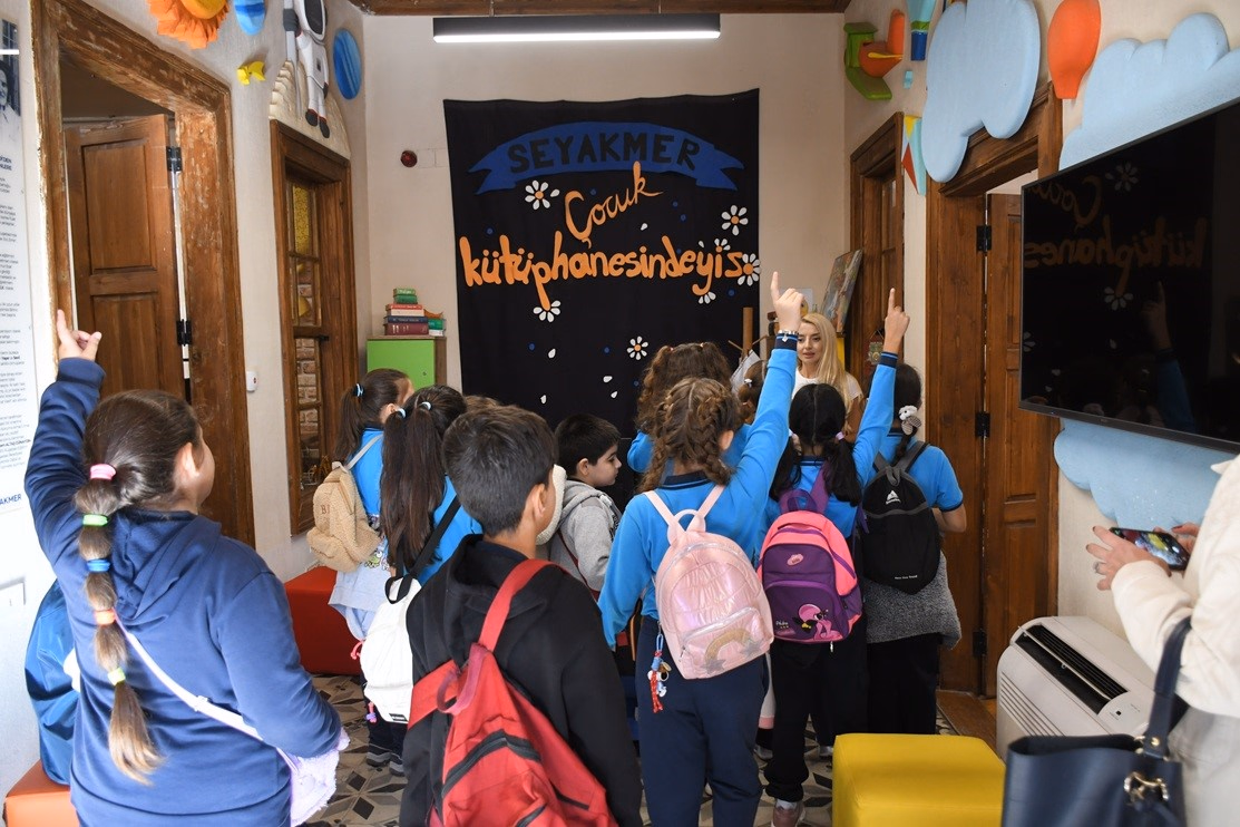 Minik öğrenciler Seyakmer Çocuk Kütüphanesi’ni ziyaret etti