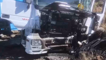 Siverek'te Şarampole Giren Tırın Sürücüsü Yaralandı