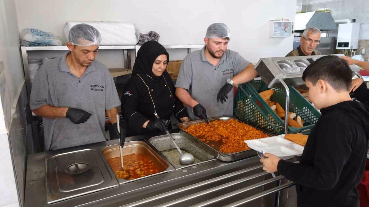 Sorgun Aşevi Öğrencilere ve Yaşlılara Hizmet Veriyor